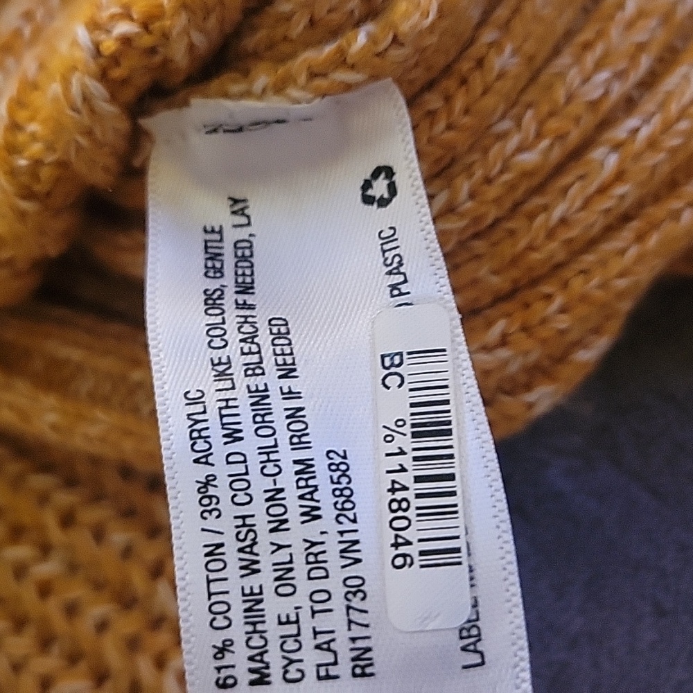 Universal Thread Sweater - Picture 5 of 5
